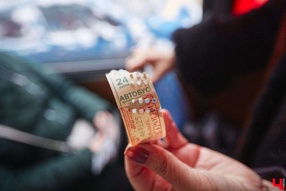 Владимирцы смогли прокатиться в троллейбусе всего за четыре копейки. В городе прошла акция, посвященная столетию образования СССР. По этому поводу на линию вышел необычный ретротранспорт без кондуктора.