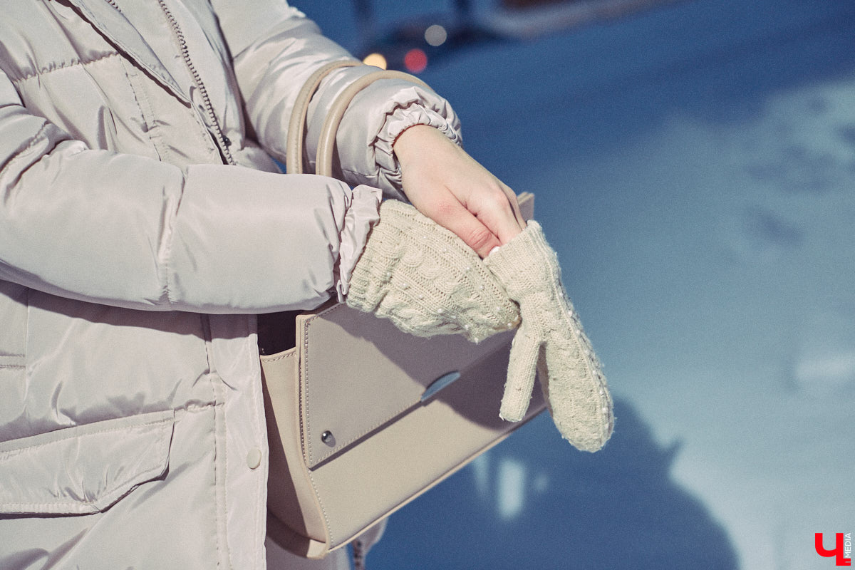 А вы когда-нибудь задумывались о том, что носит Снегурочка, если она не на работе? Если нет, то давайте вместе заглянем к ней в гардероб. Главная волшебница зимы Дарья Хлапова сегодня героиня нашей рубрики «Свой стиль».