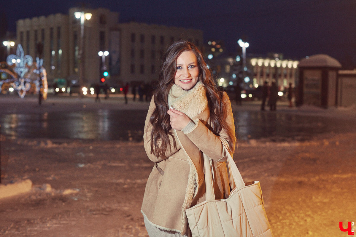 А вы когда-нибудь задумывались о том, что носит Снегурочка, если она не на работе? Если нет, то давайте вместе заглянем к ней в гардероб. Главная волшебница зимы Дарья Хлапова сегодня героиня нашей рубрики «Свой стиль».