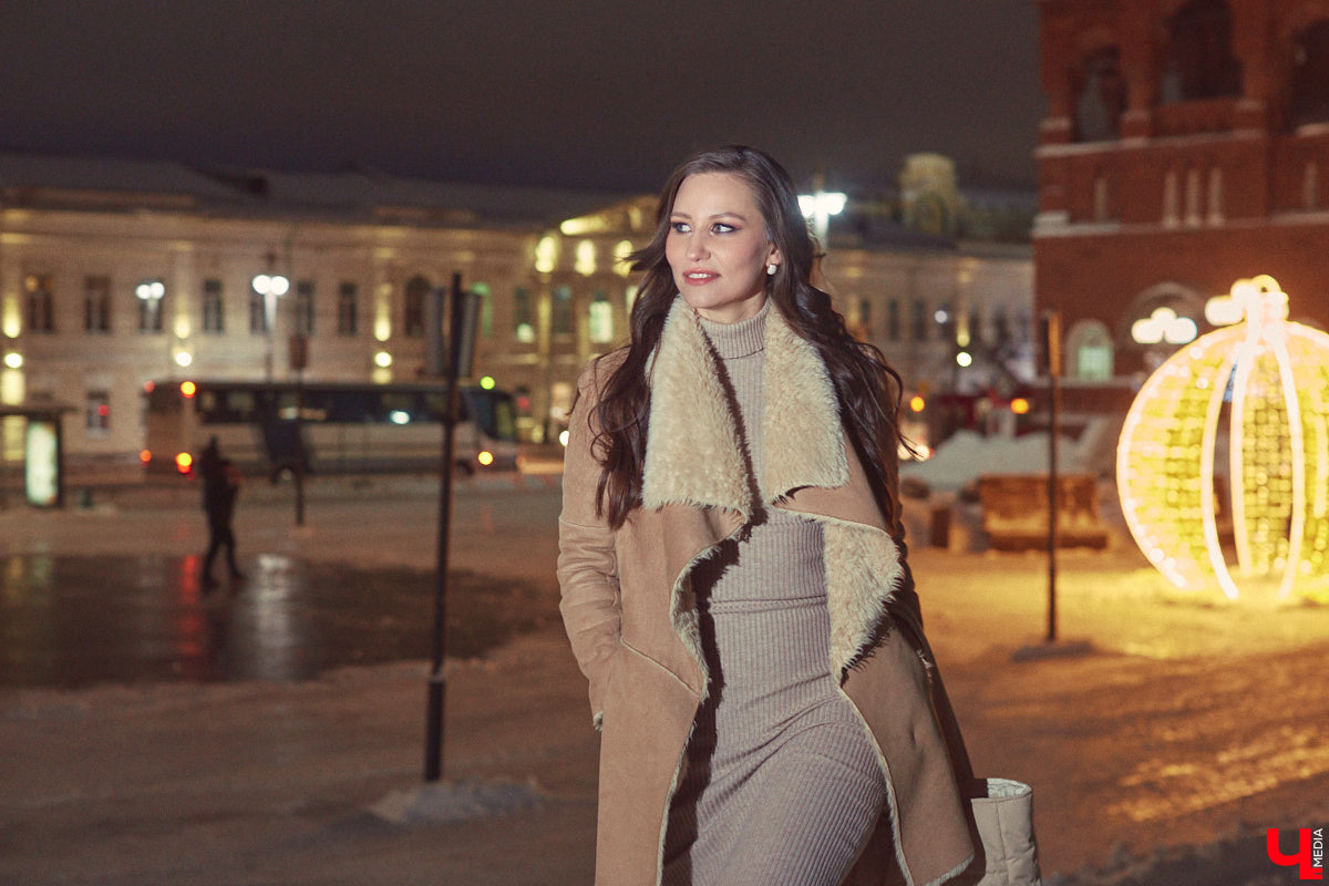 А вы когда-нибудь задумывались о том, что носит Снегурочка, если она не на работе? Если нет, то давайте вместе заглянем к ней в гардероб. Главная волшебница зимы Дарья Хлапова сегодня героиня нашей рубрики «Свой стиль».