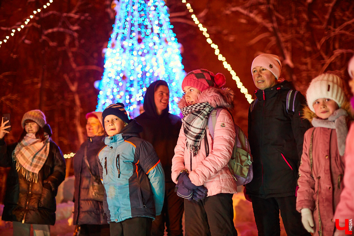 Решено! Новогоднюю ночь во Владимире все-таки отметят на Соборной площади всей гурьбой и с традиционными песнями-плясками. Что будет, а без чего решено обойтись – в нашем материале.