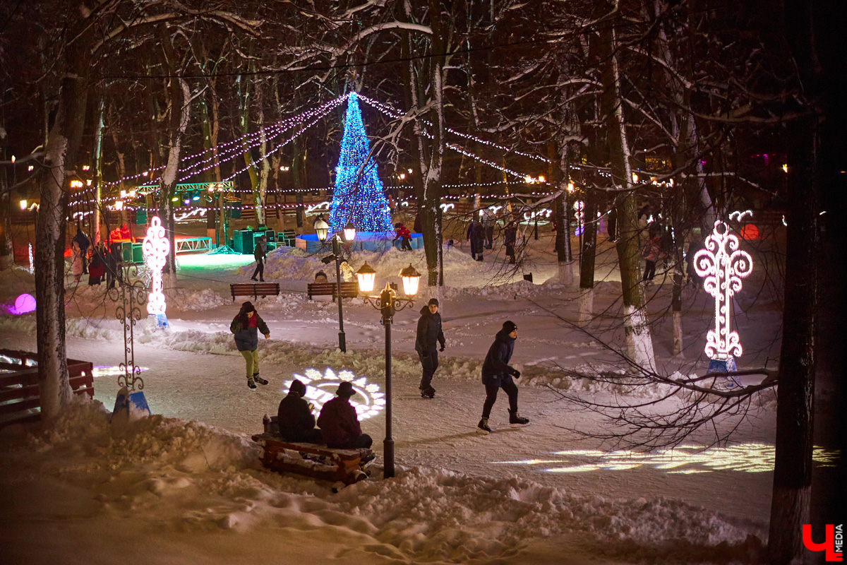 Решено! Новогоднюю ночь во Владимире все-таки отметят на Соборной площади всей гурьбой и с традиционными песнями-плясками. Что будет, а без чего решено обойтись – в нашем материале.