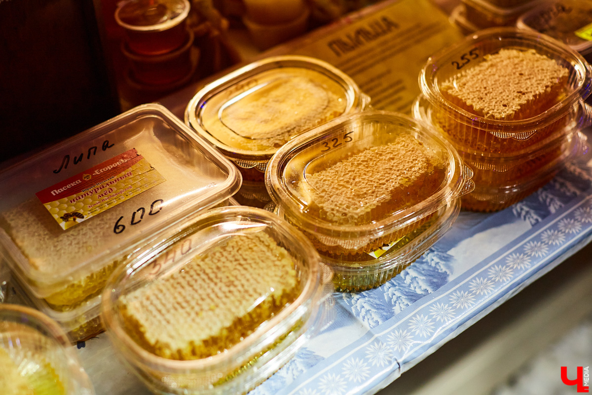 Решено! Новогоднюю ночь во Владимире все-таки отметят на Соборной площади всей гурьбой и с традиционными песнями-плясками. Что будет, а без чего решено обойтись – в нашем материале.