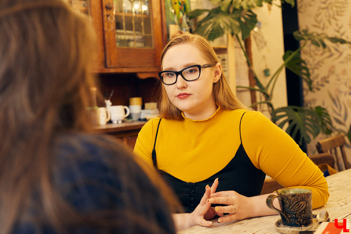 Госдума в первом чтении приняла законопроект о защите русского языка, ограничивающий использование заимствованных слов, для которых существуют русские синонимы. Мы избавимся от «сейлов», «кэшбэков», «чилла» и прочих уже привычных англицизмов. Ко второму чтению проект по сохранению языка будет доработан, но некоторые уже сейчас готовы его поддержать: 4 из 10 владимирцев согласны отказаться от иностранных слов. А вы?