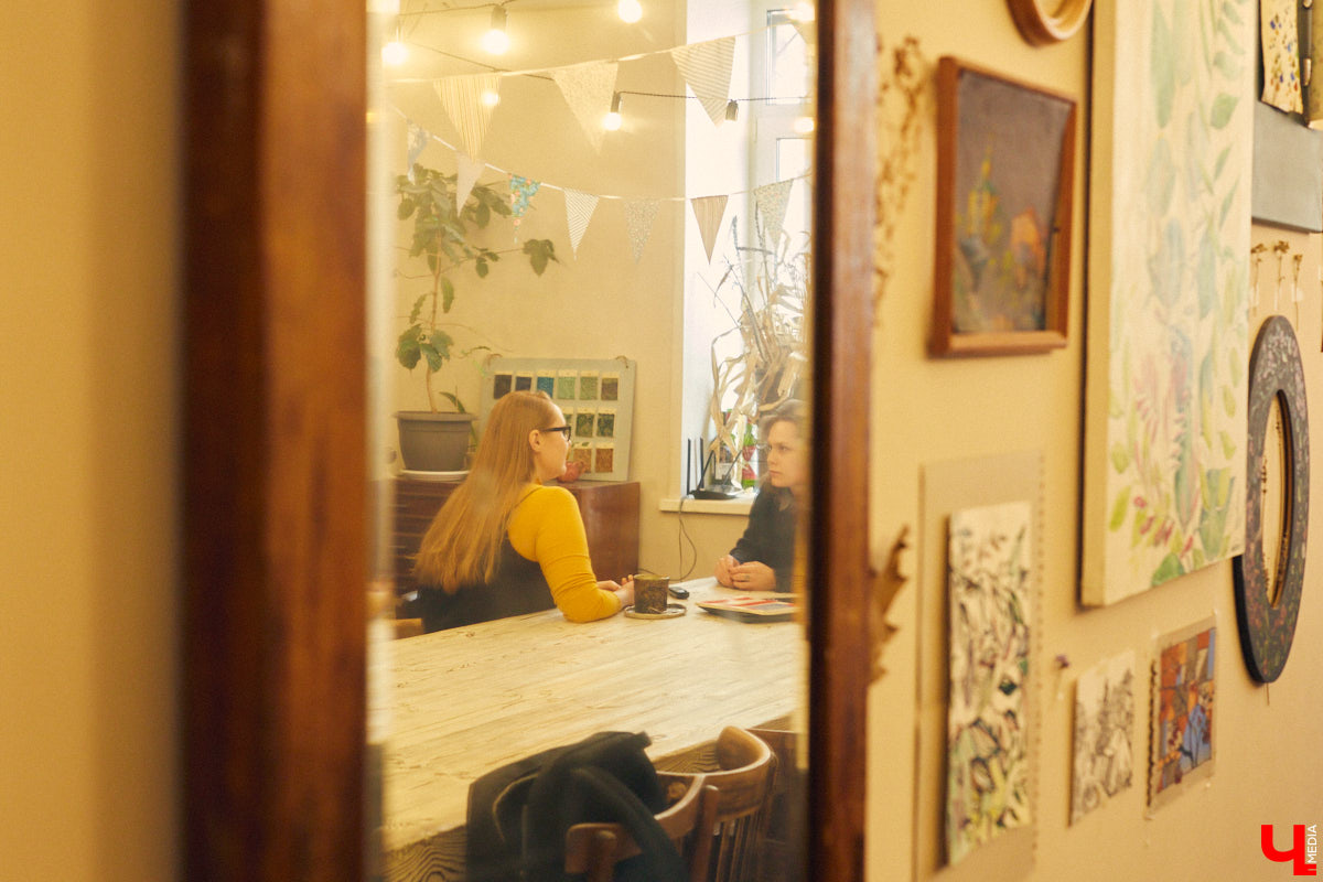 Госдума в первом чтении приняла законопроект о защите русского языка, ограничивающий использование заимствованных слов, для которых существуют русские синонимы. Мы избавимся от «сейлов», «кэшбэков», «чилла» и прочих уже привычных англицизмов. Ко второму чтению проект по сохранению языка будет доработан, но некоторые уже сейчас готовы его поддержать: 4 из 10 владимирцев согласны отказаться от иностранных слов. А вы?