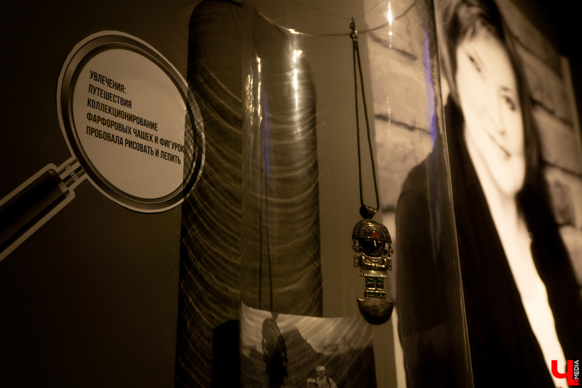 Несколько музеев 33-го региона в преддверии праздника организовали ламповые экспозиции из всего того, что мы очень сильно любим и хорошо помним. Желанные духи Climat, формовые стеклянные игрушки на ёлку, бабушкины ковры, а также другие ретроартефакты ищут уставших за год владимирцев для совместного времяпровождения.