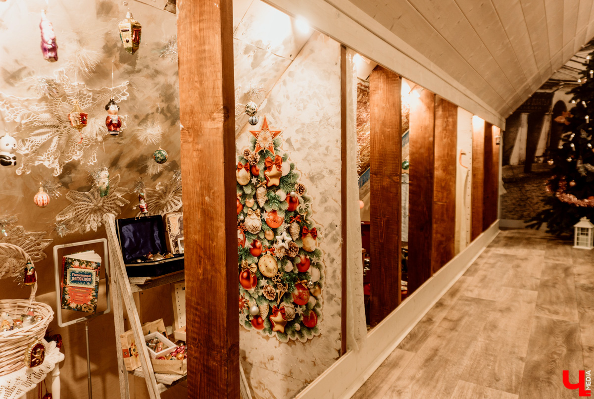 Несколько музеев 33-го региона в преддверии праздника организовали ламповые экспозиции из всего того, что мы очень сильно любим и хорошо помним. Желанные духи Climat, формовые стеклянные игрушки на ёлку, бабушкины ковры, а также другие ретроартефакты ищут уставших за год владимирцев для совместного времяпровождения.