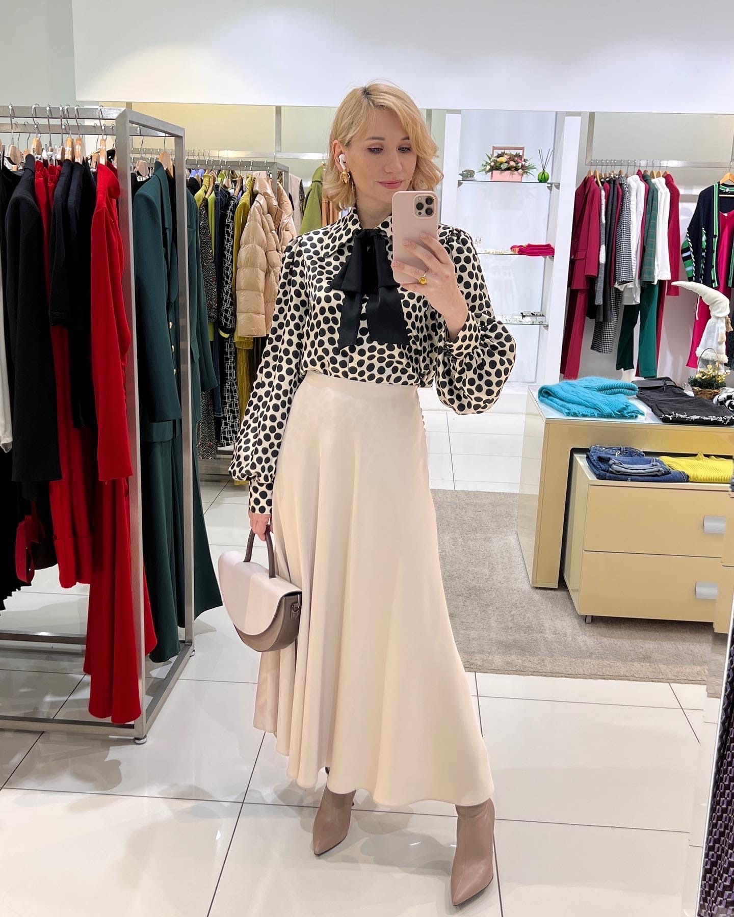 Уж полночь близится, а того самого наряда для встречи Нового года все нет? Воспользуйтесь советами стилиста Елены Капп по выбору модного look’а для грядущего торжества.