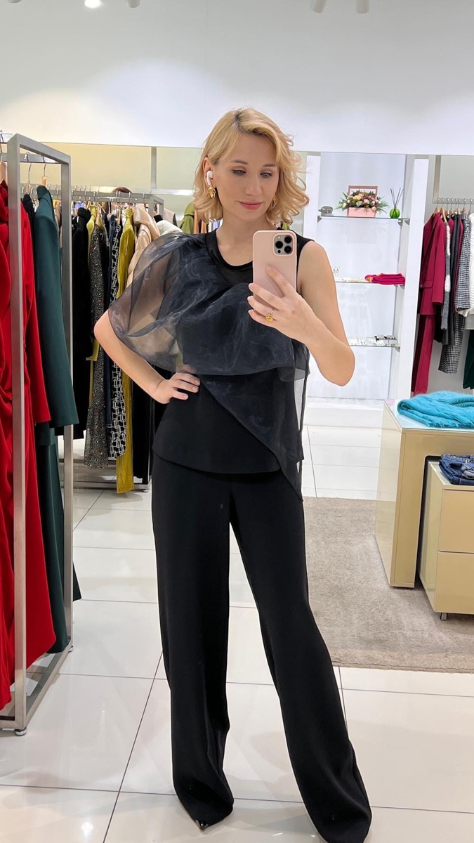 Уж полночь близится, а того самого наряда для встречи Нового года все нет? Воспользуйтесь советами стилиста Елены Капп по выбору модного look’а для грядущего торжества.