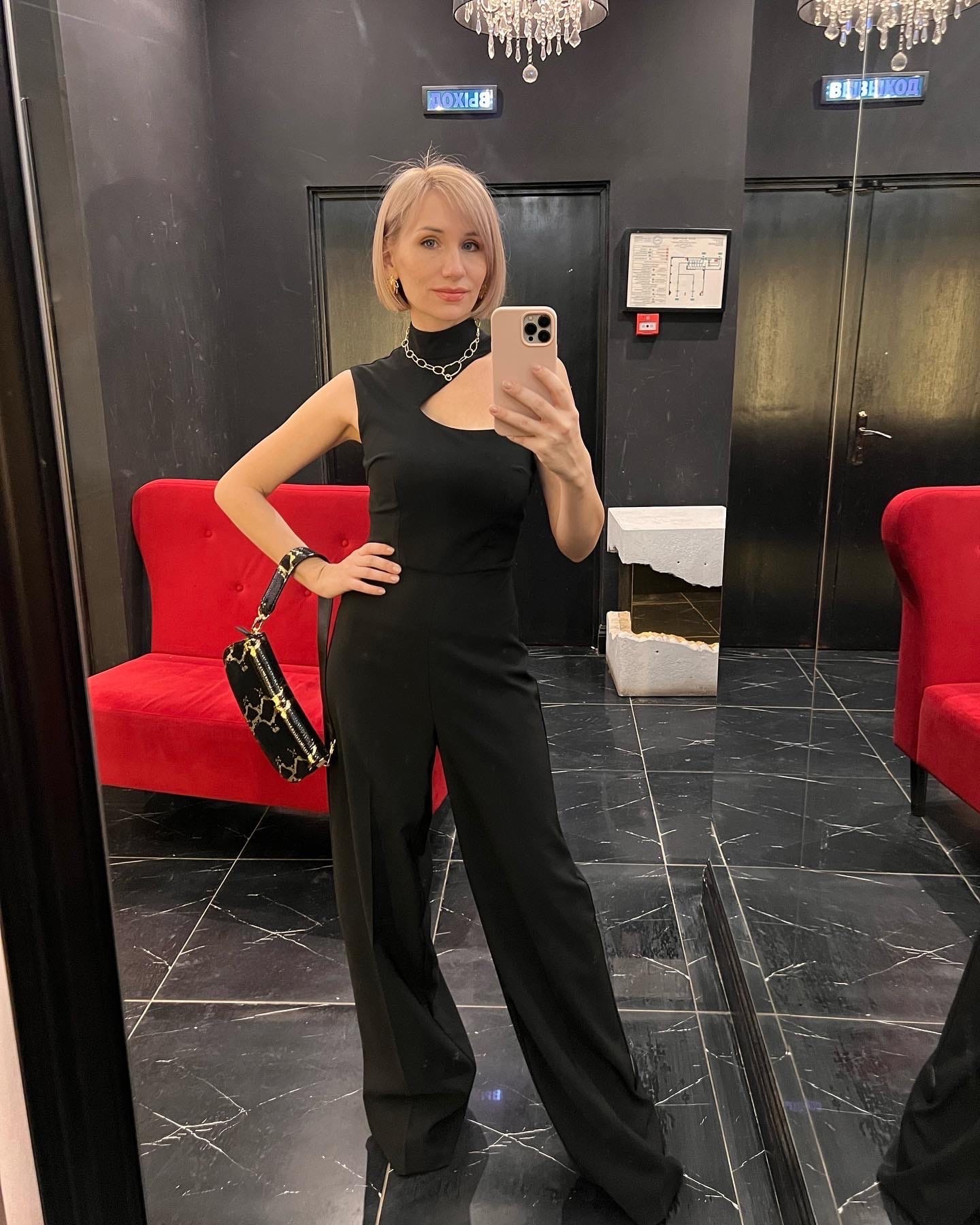 Уж полночь близится, а того самого наряда для встречи Нового года все нет? Воспользуйтесь советами стилиста Елены Капп по выбору модного look’а для грядущего торжества.