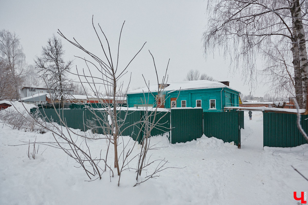 Владимирский приют для бездомных животных «Валента» на грани закрытия. Решение об этом уже принято. Однако многочисленные зоозащитники не готовы сдаваться просто так! Все подробности в нашем фоторепортаже.