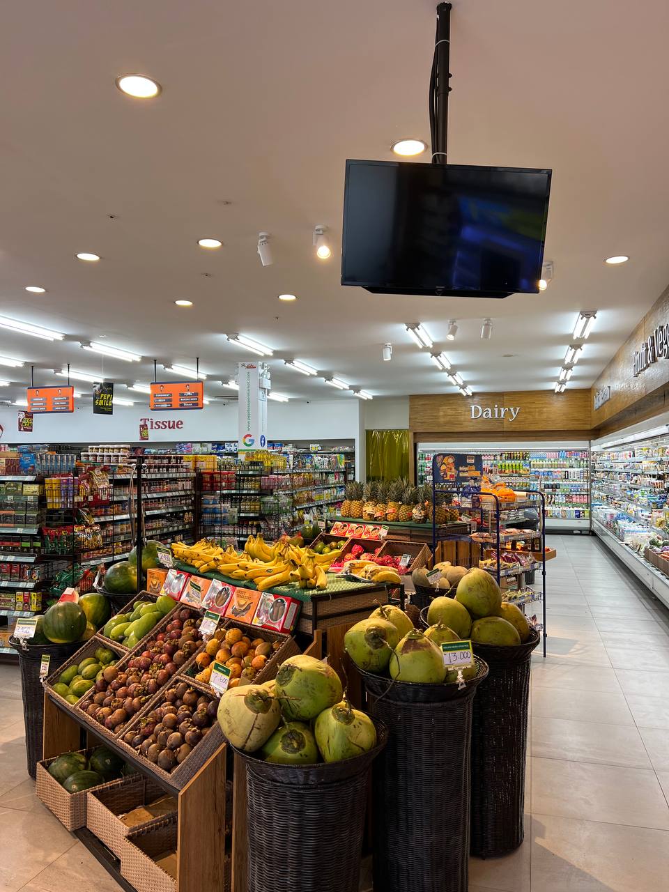 Собрать вещи и махнуть куда-нибудь подальше, в тепло. Наверное, это самое частое желание людей в такую погоду. Но лишь единицы решаются на смелый шаг. И иногда эти единицы – наши с вами соседи. Валерия Артамонова из Владимира с мужем и детьми, например, покинула областную столицу и уехала на Бали. Каково жить в минуте от океана, она рассказала нашему изданию.