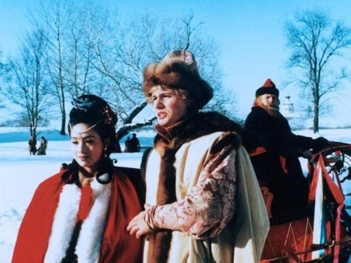 Давайте хотя бы на один день забудем про предпраздничные хлопоты и посмотрим доброе, новогоднее кино. И обязательно отечественного производства, а еще лучше именно те фильмы, которые снимались в нашей области. Среди них есть и картины, и работы, незаслуженно забытые.