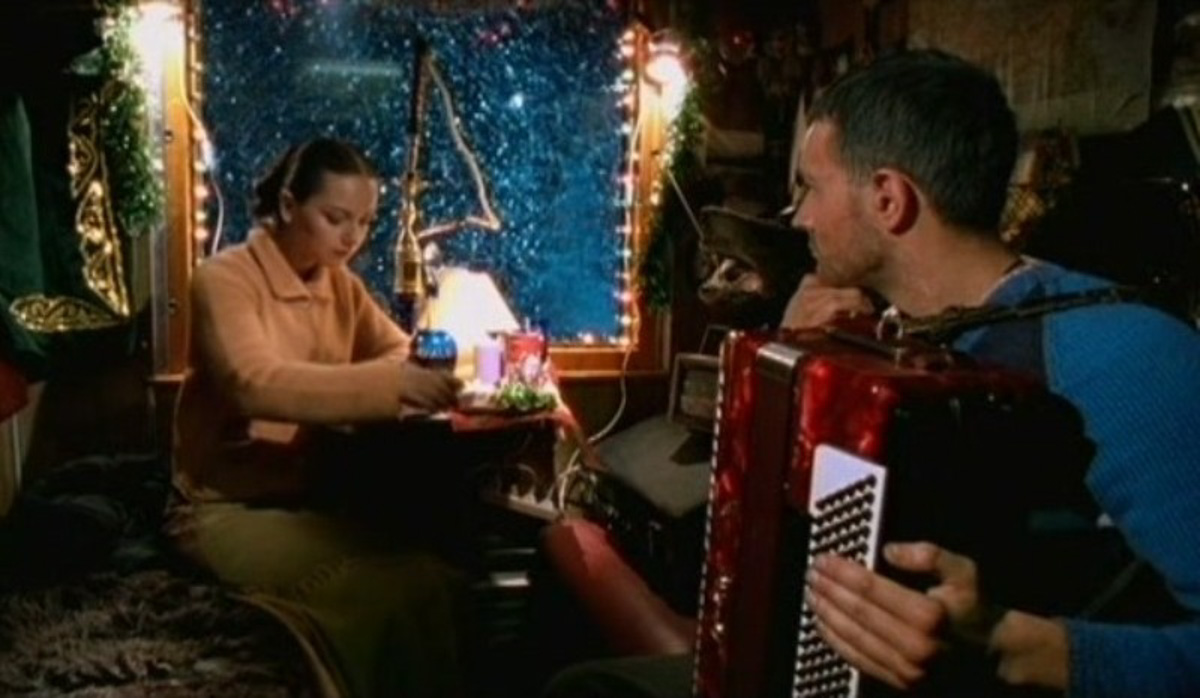 Давайте хотя бы на один день забудем про предпраздничные хлопоты и посмотрим доброе, новогоднее кино. И обязательно отечественного производства, а еще лучше именно те фильмы, которые снимались в нашей области. Среди них есть и картины, и работы, незаслуженно забытые.