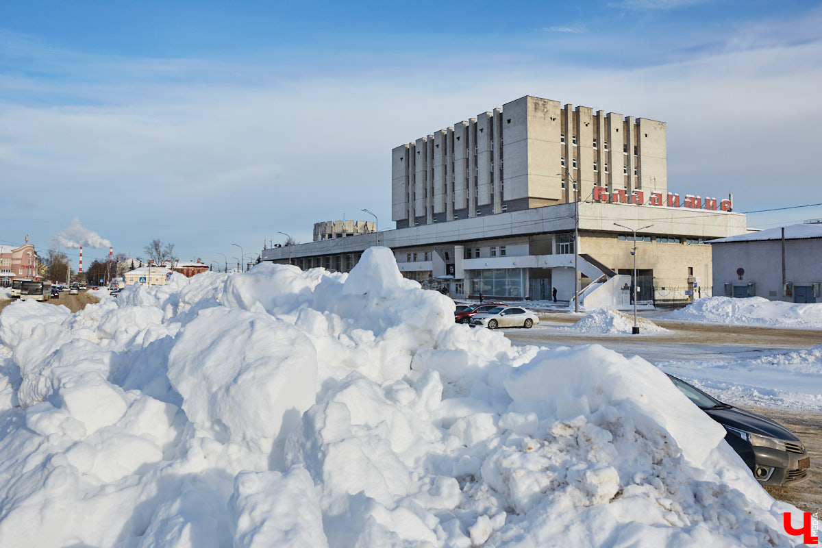 Ж/д вокзал в этом году – объект самых жарких споров и обсуждений. Недавно местные активисты отправили в РЖД запрос на тему планируемого «заточения» здания в вентфасады. Однако пришедший ответ от компании их не слишком порадовал. Почему?