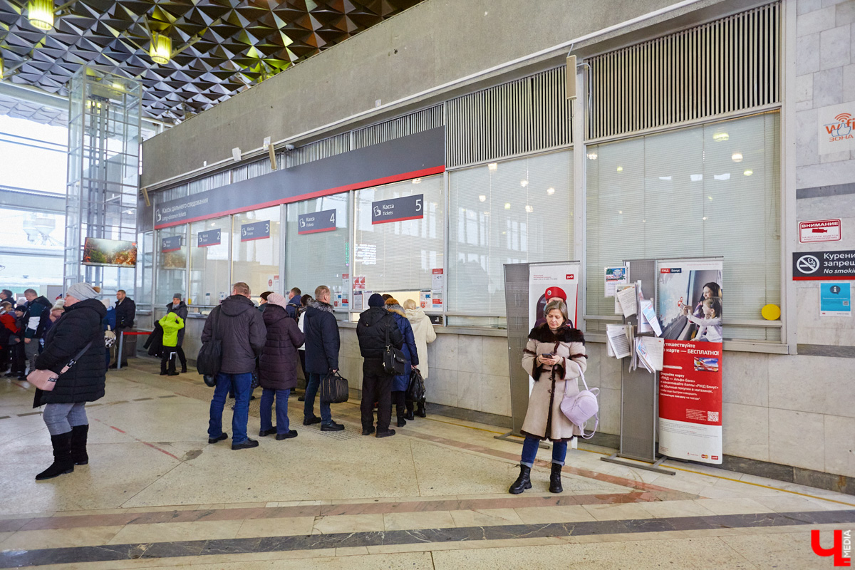 Ж/д вокзал в этом году – объект самых жарких споров и обсуждений. Недавно местные активисты отправили в РЖД запрос на тему планируемого «заточения» здания в вентфасады. Однако пришедший ответ от компании их не слишком порадовал. Почему?