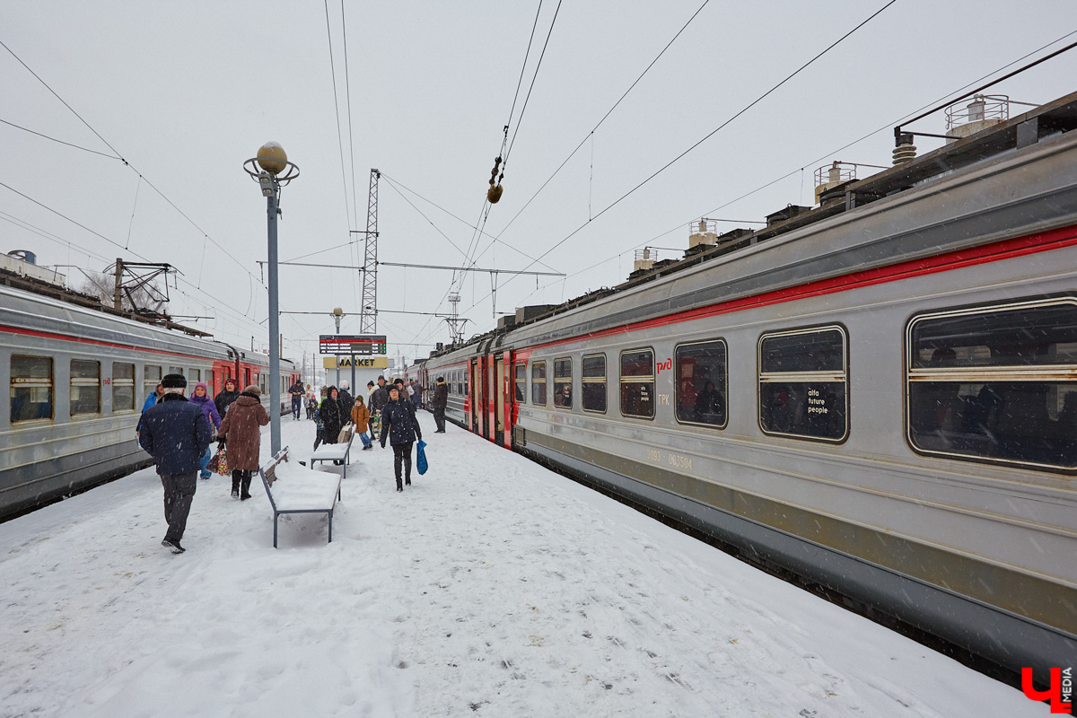 Ж/д вокзал в этом году – объект самых жарких споров и обсуждений. Недавно местные активисты отправили в РЖД запрос на тему планируемого «заточения» здания в вентфасады. Однако пришедший ответ от компании их не слишком порадовал. Почему?