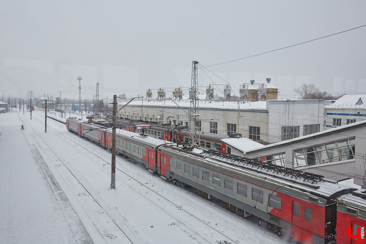Ж/д вокзал в этом году – объект самых жарких споров и обсуждений. Недавно местные активисты отправили в РЖД запрос на тему планируемого «заточения» здания в вентфасады. Однако пришедший ответ от компании их не слишком порадовал. Почему?