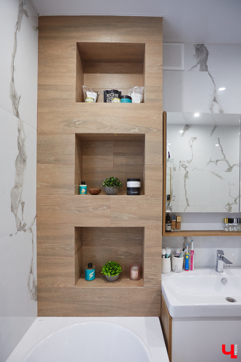 В конце 2020 года известная многим по социальным сетям блогер Ксения Богатова купила дом площадью 130 «квадратов» под Владимиром. А спустя пару лет мы заглянули к ней в гости, чтобы посмотреть, как она обустроилась на новом месте.