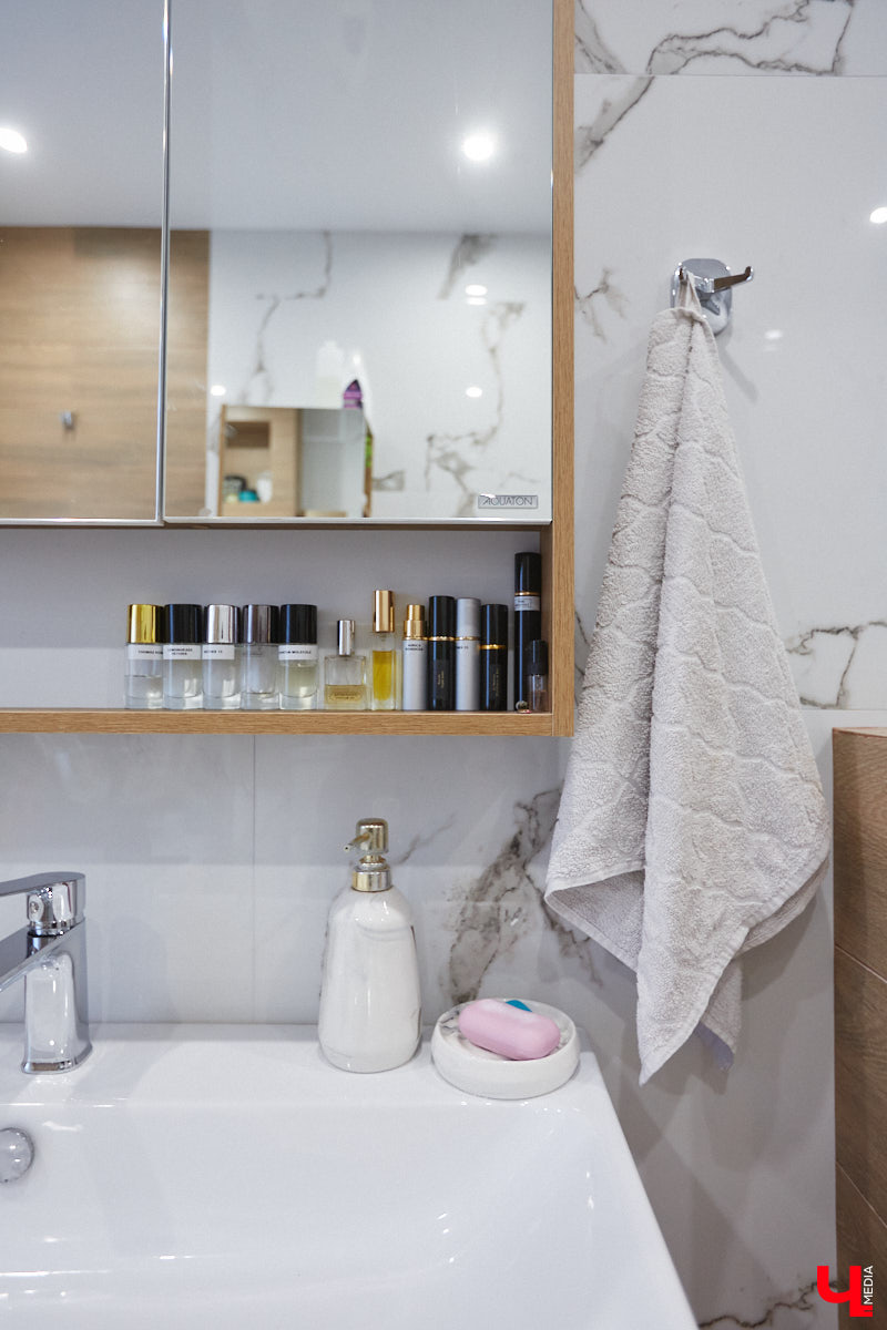 В конце 2020 года известная многим по социальным сетям блогер Ксения Богатова купила дом площадью 130 «квадратов» под Владимиром. А спустя пару лет мы заглянули к ней в гости, чтобы посмотреть, как она обустроилась на новом месте.