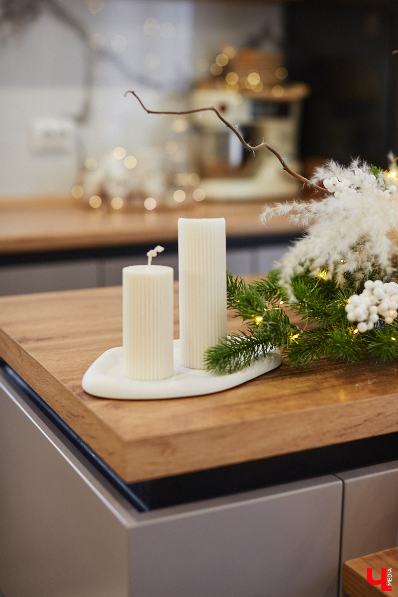 В конце 2020 года известная многим по социальным сетям блогер Ксения Богатова купила дом площадью 130 «квадратов» под Владимиром. А спустя пару лет мы заглянули к ней в гости, чтобы посмотреть, как она обустроилась на новом месте.