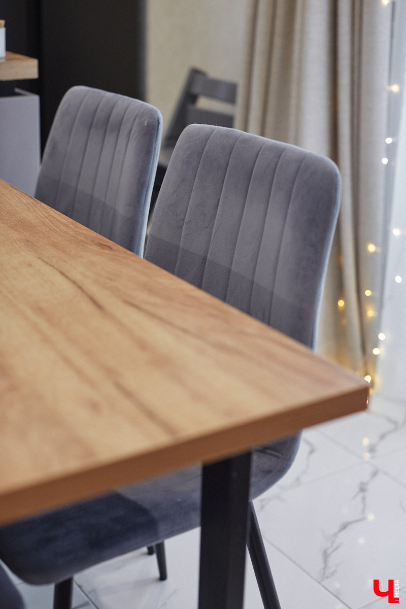 В конце 2020 года известная многим по социальным сетям блогер Ксения Богатова купила дом площадью 130 «квадратов» под Владимиром. А спустя пару лет мы заглянули к ней в гости, чтобы посмотреть, как она обустроилась на новом месте.