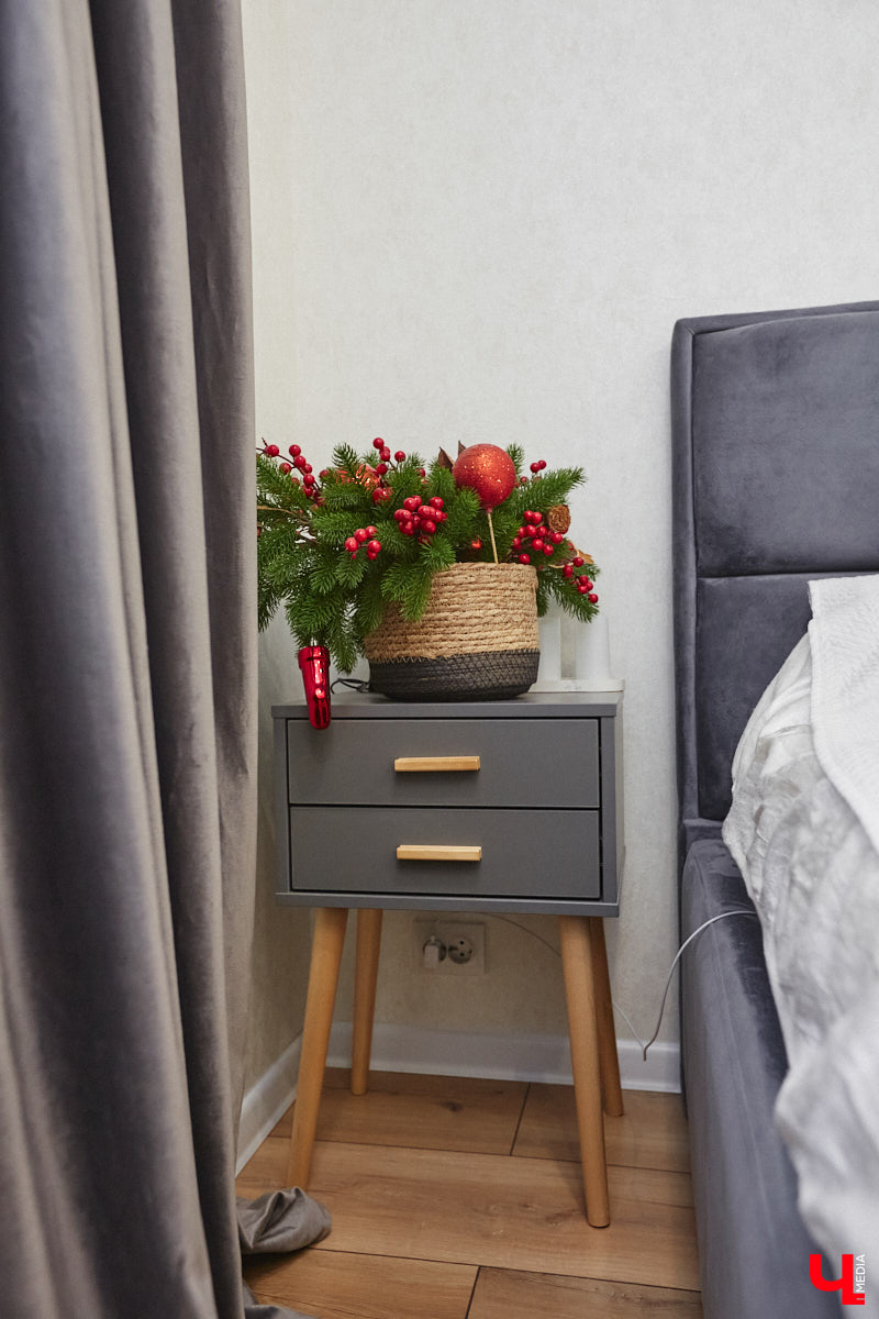 В конце 2020 года известная многим по социальным сетям блогер Ксения Богатова купила дом площадью 130 «квадратов» под Владимиром. А спустя пару лет мы заглянули к ней в гости, чтобы посмотреть, как она обустроилась на новом месте.