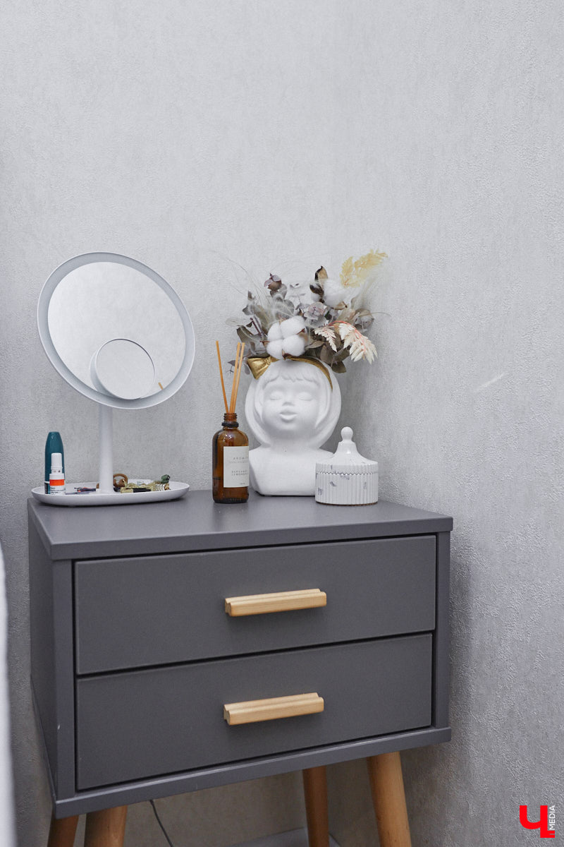 В конце 2020 года известная многим по социальным сетям блогер Ксения Богатова купила дом площадью 130 «квадратов» под Владимиром. А спустя пару лет мы заглянули к ней в гости, чтобы посмотреть, как она обустроилась на новом месте.