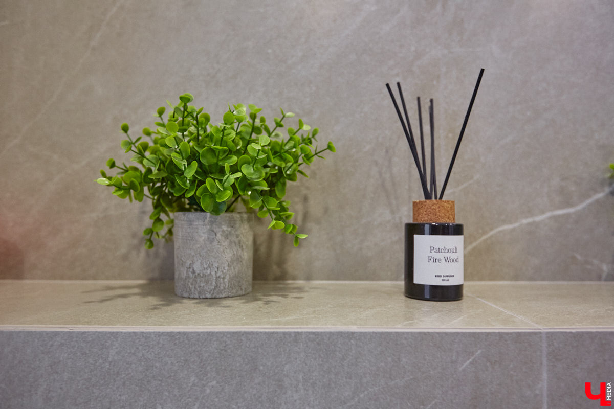 В конце 2020 года известная многим по социальным сетям блогер Ксения Богатова купила дом площадью 130 «квадратов» под Владимиром. А спустя пару лет мы заглянули к ней в гости, чтобы посмотреть, как она обустроилась на новом месте.