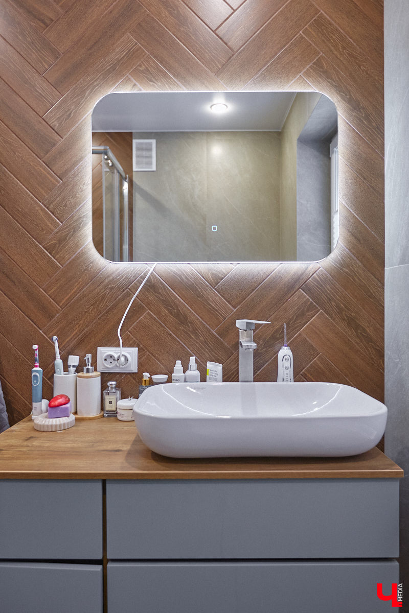 В конце 2020 года известная многим по социальным сетям блогер Ксения Богатова купила дом площадью 130 «квадратов» под Владимиром. А спустя пару лет мы заглянули к ней в гости, чтобы посмотреть, как она обустроилась на новом месте.