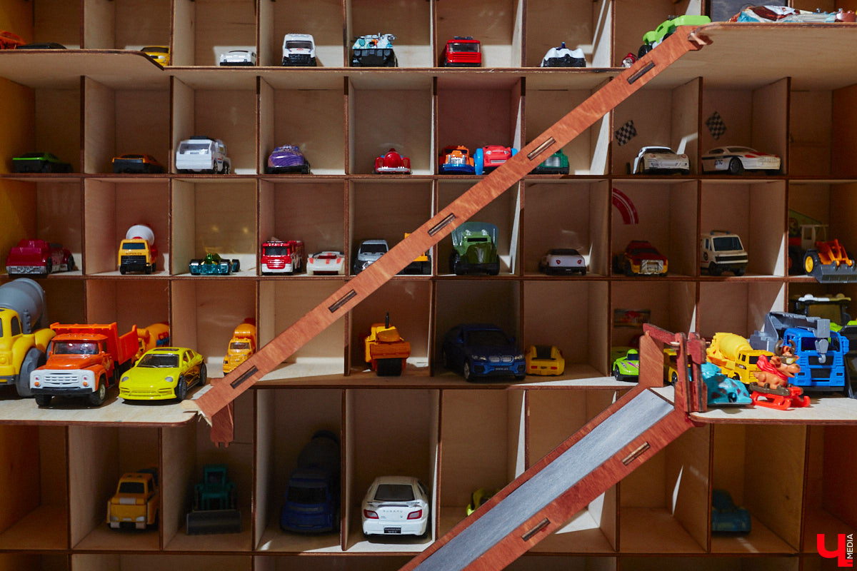 В конце 2020 года известная многим по социальным сетям блогер Ксения Богатова купила дом площадью 130 «квадратов» под Владимиром. А спустя пару лет мы заглянули к ней в гости, чтобы посмотреть, как она обустроилась на новом месте.