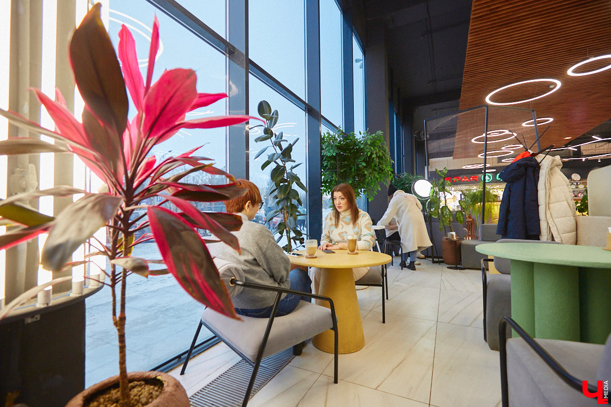 Юлия Краснова рассказала «Ключ-Медиа», как решилась открыть самый большой магазин цветов и декора в области, каково быть женщиной-руководителем, как создать крутую команду и какое отношение цветы имеют к Новому году.