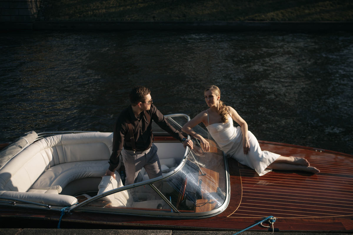 Владимирская show-woman и wedding-специалист Алёна Маркелова — девушка яркая, креативная и с хорошим вкусом. Идеальная невеста! Проведя сотни бракосочетаний, Алёна вошла в собственную супружескую жизнь и сделала это роскошно: три города, три мероприятия, целое лето праздников. О своей незабываемой свадьбе владимирская ведущая рассказала «Ключ-Медиа».