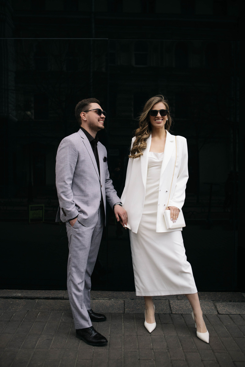 Владимирская show-woman и wedding-специалист Алёна Маркелова — девушка яркая, креативная и с хорошим вкусом. Идеальная невеста! Проведя сотни бракосочетаний, Алёна вошла в собственную супружескую жизнь и сделала это роскошно: три города, три мероприятия, целое лето праздников. О своей незабываемой свадьбе владимирская ведущая рассказала «Ключ-Медиа».