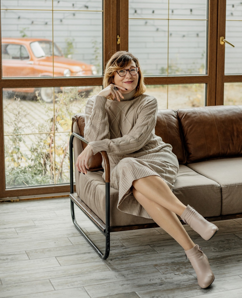 Писательница из Ярославля Юлия Дёмина работает над книгой о женщинах Золотого кольца России, приуроченной к 55-летию туристического маршрута. Внутри проекта 55 историй о прекрасных жительницах девяти городов, среди которых и областной центр 33-го региона. Подробнее о книге с секретами женского счастья читайте в материале.