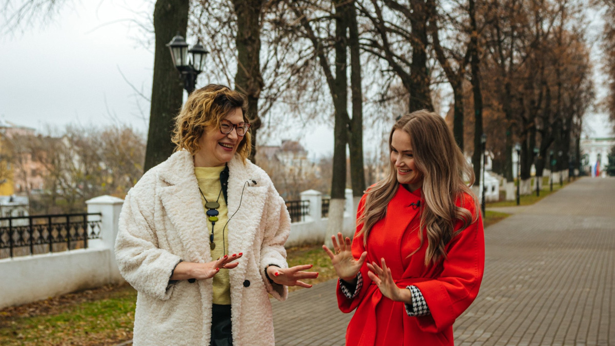 Писательница из Ярославля Юлия Дёмина работает над книгой о женщинах Золотого кольца России, приуроченной к 55-летию туристического маршрута. Внутри проекта 55 историй о прекрасных жительницах девяти городов, среди которых и областной центр 33-го региона. Подробнее о книге с секретами женского счастья читайте в материале.