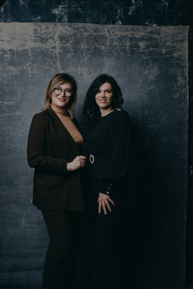 Писательница из Ярославля Юлия Дёмина работает над книгой о женщинах Золотого кольца России, приуроченной к 55-летию туристического маршрута. Внутри проекта 55 историй о прекрасных жительницах девяти городов, среди которых и областной центр 33-го региона. Подробнее о книге с секретами женского счастья читайте в материале.