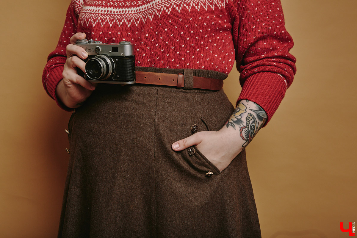 Новый год – время чудес. Так почему бы не воспользоваться этим и не переместиться на одну ночь в прошлое? Эпоху можете выбрать сами: 20-е, 50-е, 60-е годы. А вот с нарядом поможет креативный имиджмейкер из Владимира. Даешь праздник в стиле ретро!