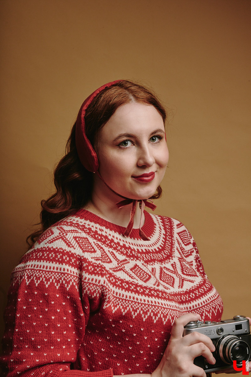 Новый год – время чудес. Так почему бы не воспользоваться этим и не переместиться на одну ночь в прошлое? Эпоху можете выбрать сами: 20-е, 50-е, 60-е годы. А вот с нарядом поможет креативный имиджмейкер из Владимира. Даешь праздник в стиле ретро!