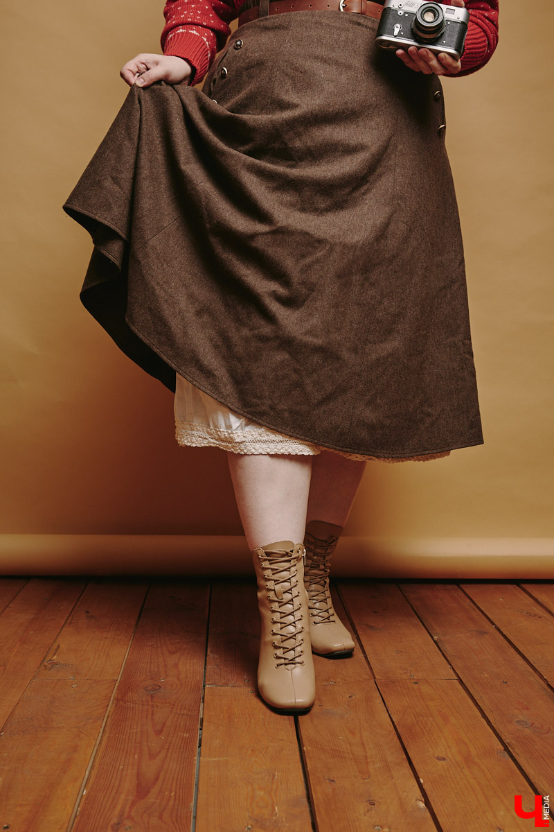 Новый год – время чудес. Так почему бы не воспользоваться этим и не переместиться на одну ночь в прошлое? Эпоху можете выбрать сами: 20-е, 50-е, 60-е годы. А вот с нарядом поможет креативный имиджмейкер из Владимира. Даешь праздник в стиле ретро!