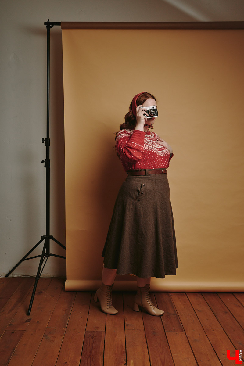 Новый год – время чудес. Так почему бы не воспользоваться этим и не переместиться на одну ночь в прошлое? Эпоху можете выбрать сами: 20-е, 50-е, 60-е годы. А вот с нарядом поможет креативный имиджмейкер из Владимира. Даешь праздник в стиле ретро!