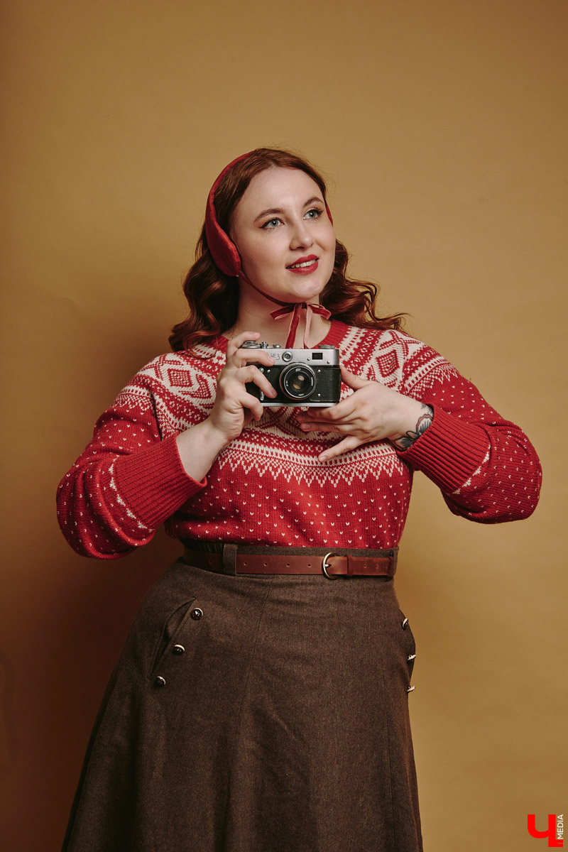 Новый год – время чудес. Так почему бы не воспользоваться этим и не переместиться на одну ночь в прошлое? Эпоху можете выбрать сами: 20-е, 50-е, 60-е годы. А вот с нарядом поможет креативный имиджмейкер из Владимира. Даешь праздник в стиле ретро!