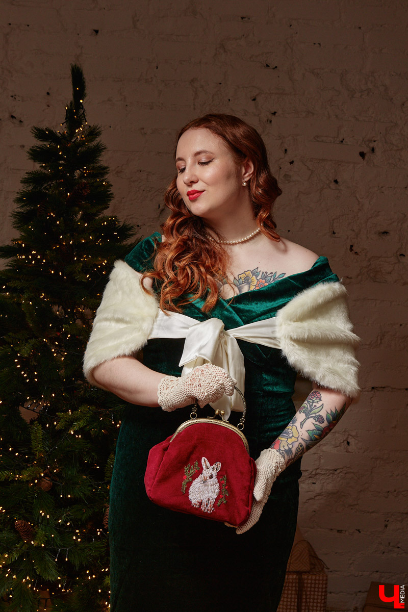 Новый год – время чудес. Так почему бы не воспользоваться этим и не переместиться на одну ночь в прошлое? Эпоху можете выбрать сами: 20-е, 50-е, 60-е годы. А вот с нарядом поможет креативный имиджмейкер из Владимира. Даешь праздник в стиле ретро!