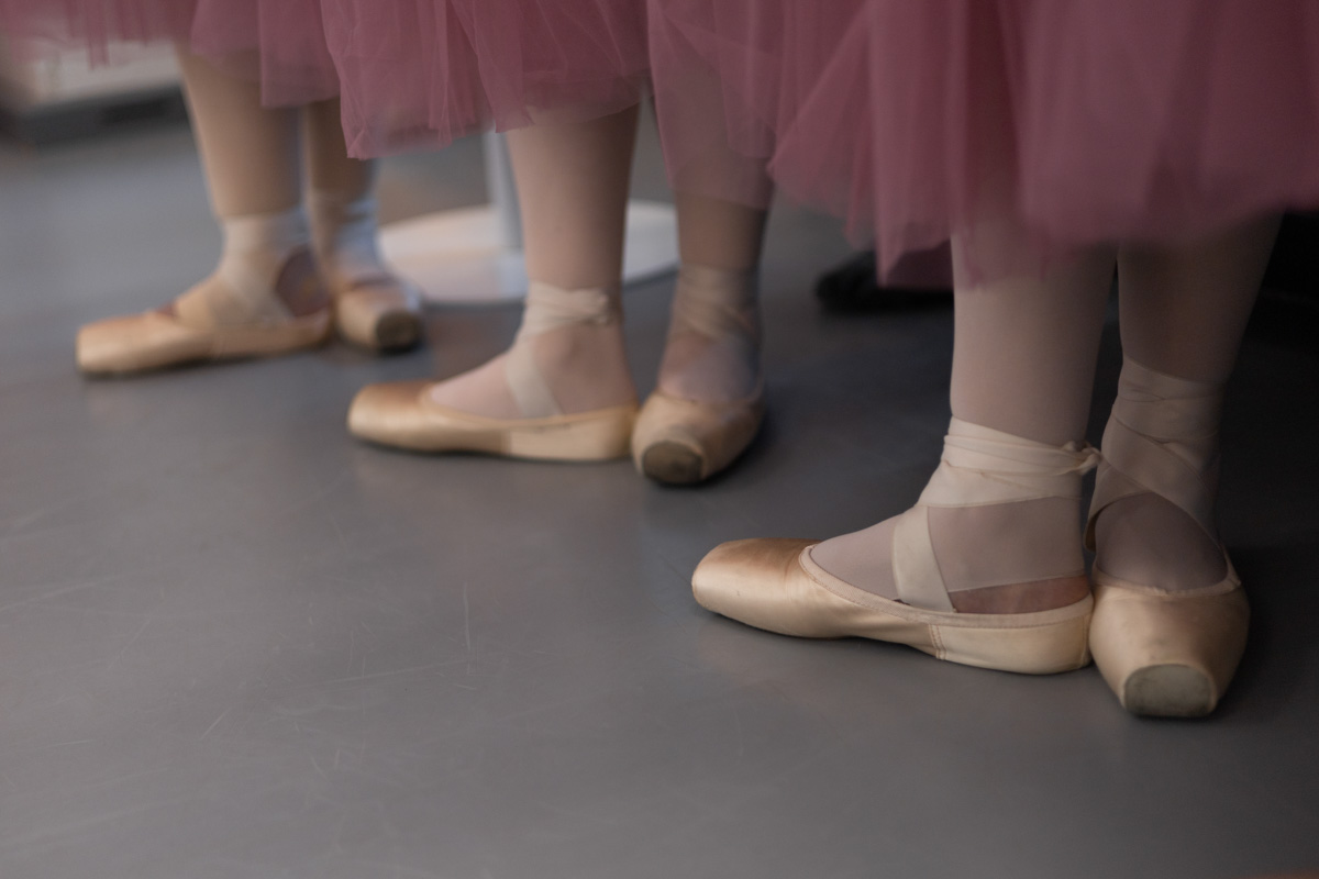 Пятнадцатого января не только на сцене, но и в воздухе концертной площадки ART HALL воцарится сказка. Зимнее шоу «Снежная королева» готовится удивить зрителей. Юные воспитанницы школы воздушной гимнастики Aerial ballerinas и приобщившиеся к балету во взрослом возрасте ученицы школы «Матильда» объединились, чтобы рассказать об этом в танце. Такого город ещё не видел!