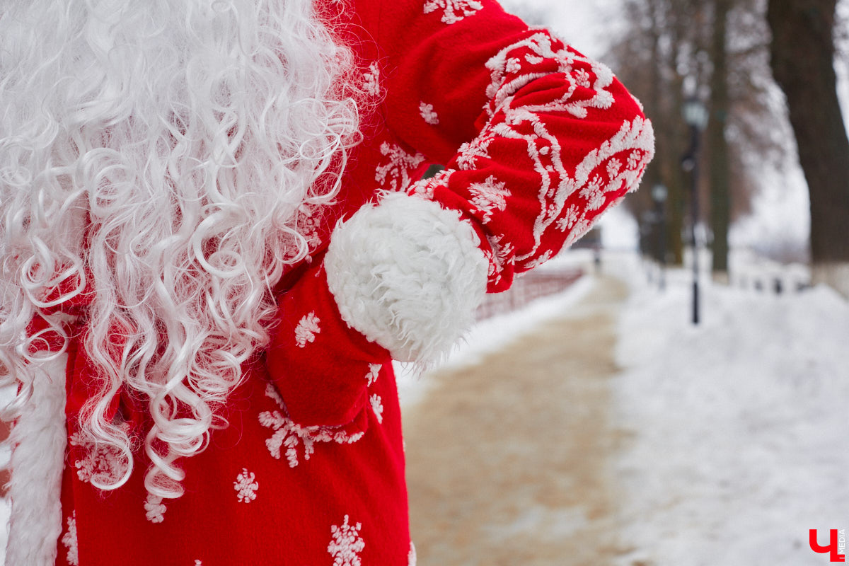 Флиртуют ли с владимирским Дедом Морозом взрослые дамы? Кем ему на самом деле приходится Снегурочка? И чем занимается бородатый волшебник вне новогодних праздников? Если у вас нет ответов на эти вопросы, читайте наше праздничное интервью с Никитой Хлаповым!