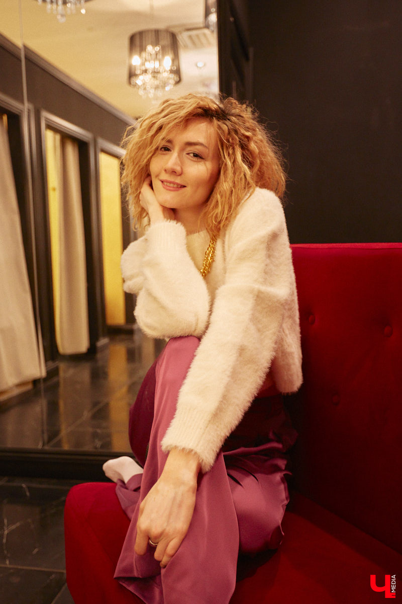 Сколько можно щеголять по дому в старой пижаме? В новом году пусть и домашняя одежда будет новой, а главное – современной и актуальной. Подобрать такую «Ключ-Медиа» помогла стилист Дарья Туйчина, в компании которой мы прошлись по магазинам в поисках идеального варианта для каникул.