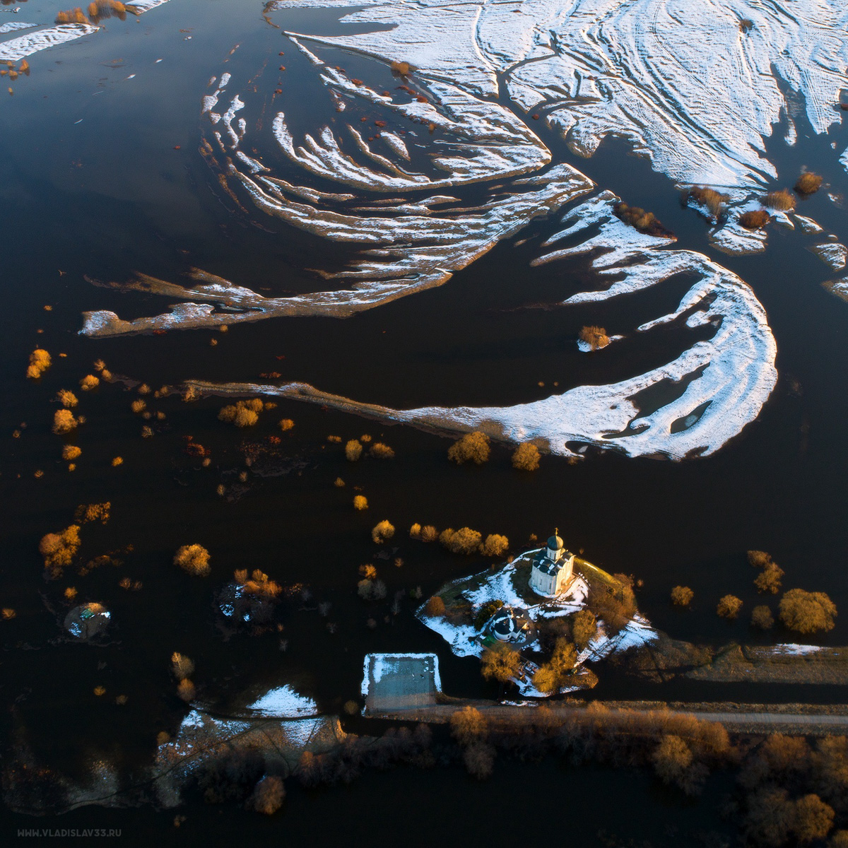 Вместо типичного прогноза погоды предлагаем сегодня подвести итоги 2022 года. В центре внимания самые редкие природные и оптические явления, а также много красивых фотографий, напоминающих о том, как это было.