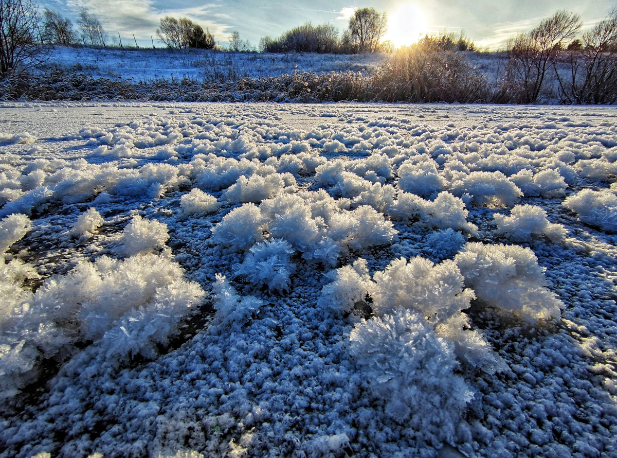 Вместо типичного прогноза погоды предлагаем сегодня подвести итоги 2022 года. В центре внимания самые редкие природные и оптические явления, а также много красивых фотографий, напоминающих о том, как это было.