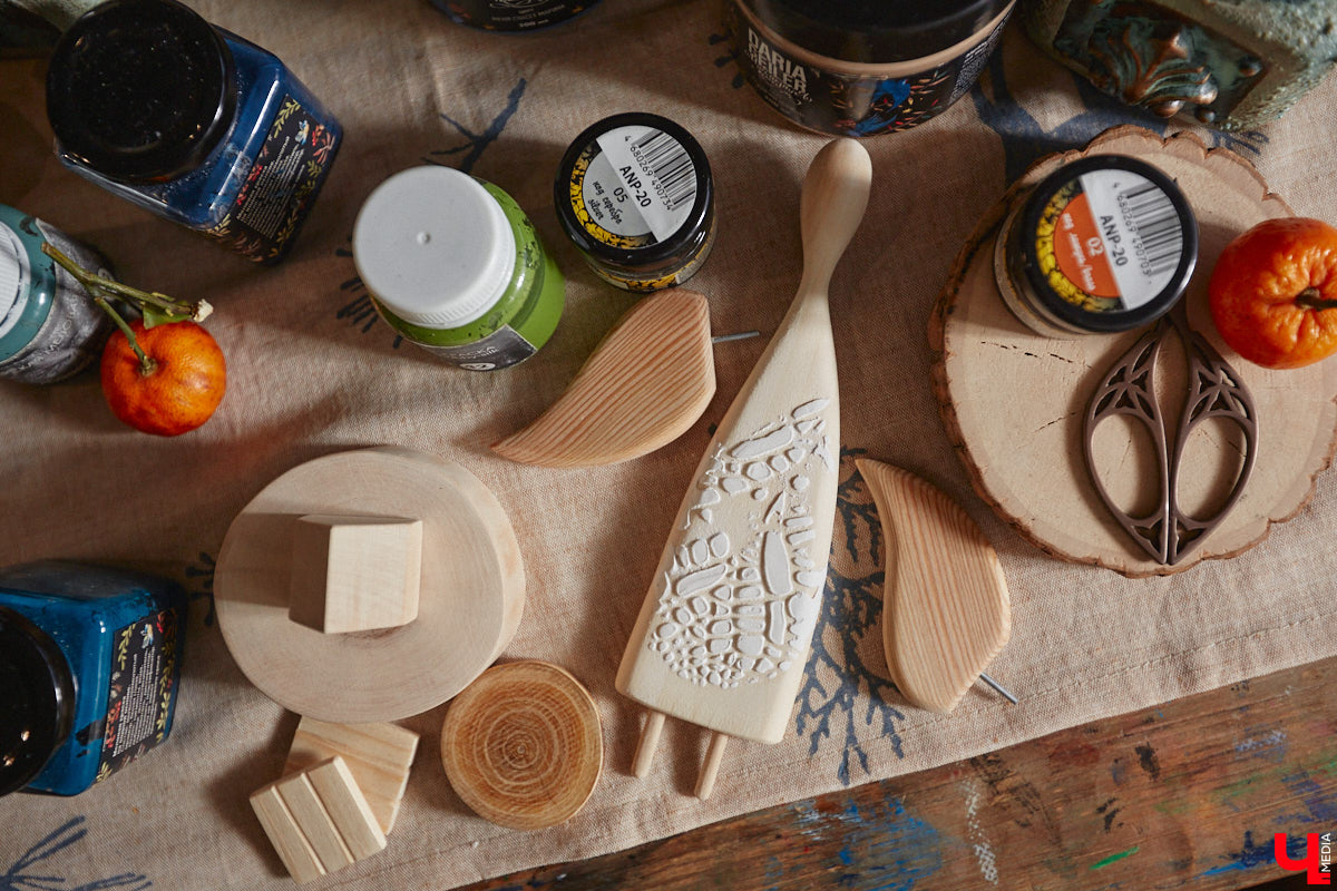 Многодетная мама из Владимира Наталья Власова создает удивительные фигурки ангелов из натуральных материалов. «Я не продумываю их в голове, а сажусь и делаю, – признается она. – Все рождается само собой, словно на ухо мне кто-то нашептывает алгоритм действий».