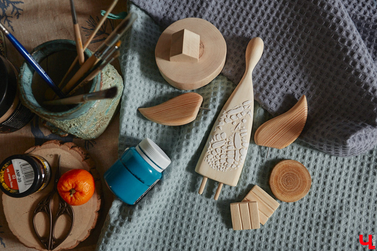 Многодетная мама из Владимира Наталья Власова создает удивительные фигурки ангелов из натуральных материалов. «Я не продумываю их в голове, а сажусь и делаю, – признается она. – Все рождается само собой, словно на ухо мне кто-то нашептывает алгоритм действий».